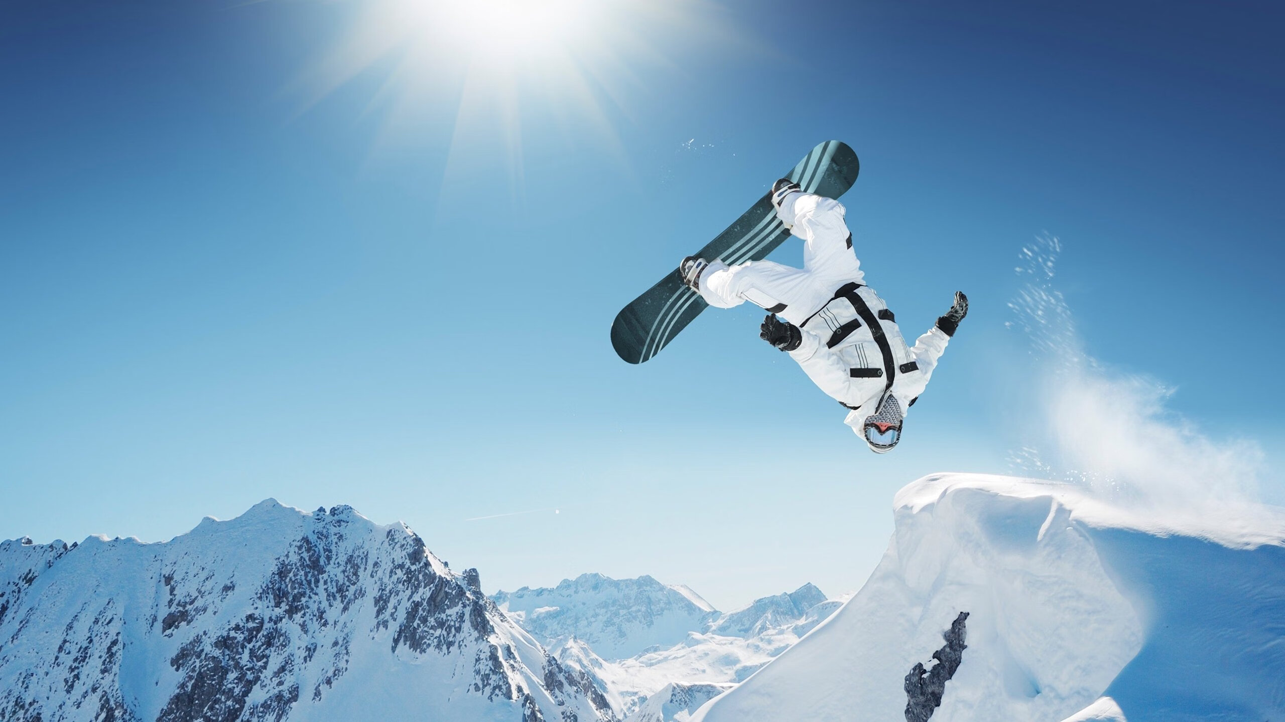 “东桃花岛赛场:缆绳滑水运动突破极限”